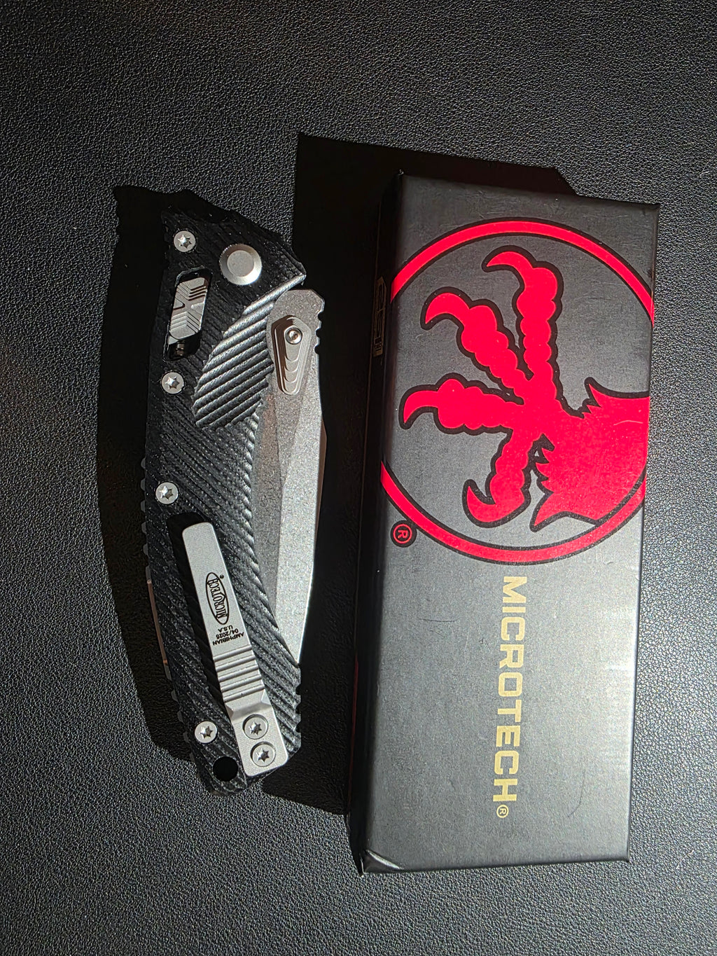 Microtech Amphibian Ram-Lok S/E Manual Knife Fluted Black G-10 (3.9" Stonewash)